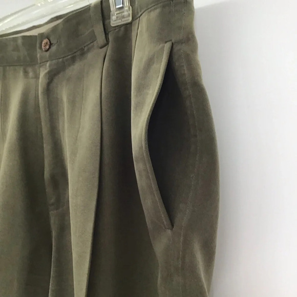 Tommy Bahama Men’s Vintage Silk Pleated Shorts - Picture 4 of 6